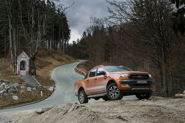 Travelnews.lv redakcija ar  Ford Ranger  izbrauc Slovēnijas Alpus. Foto: Ford 173479