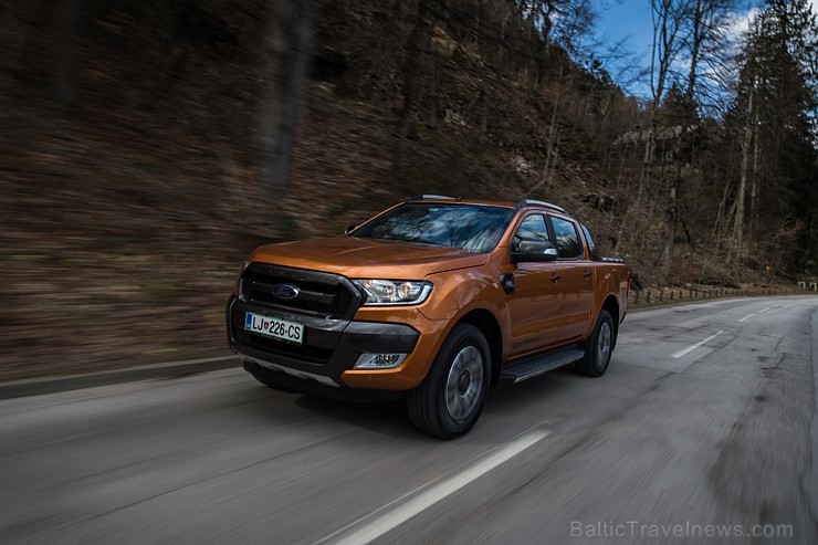 Travelnews.lv redakcija ar  Ford Ranger  izbrauc Slovēnijas Alpus. Foto: Ford 173483