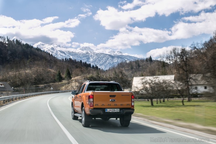 Travelnews.lv redakcija ar  Ford Ranger  izbrauc Slovēnijas Alpus. Foto: Ford 173493