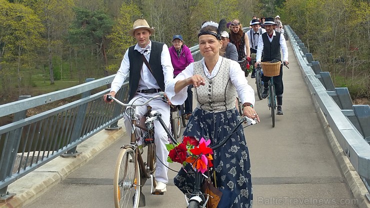 Tvīda brauciens Ogrē 4.05.2016  ir burvīgs ceļojums vēstures aizkulisēs 173714