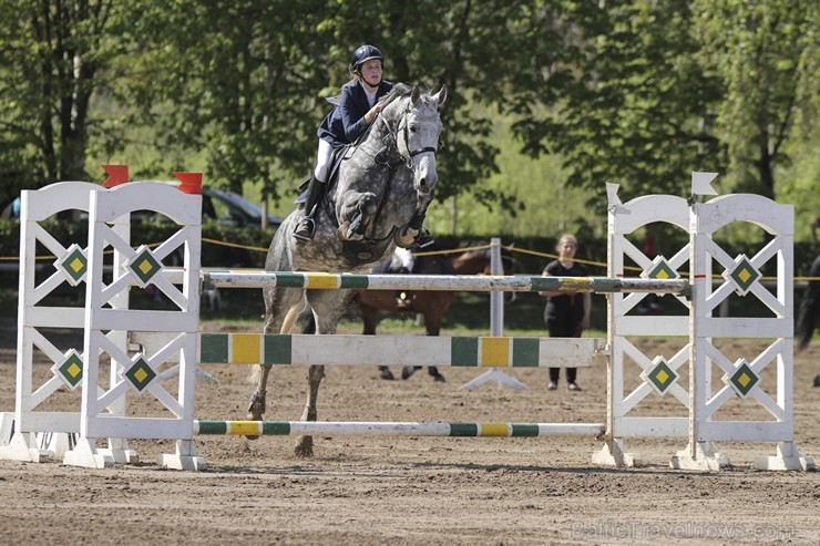 Kleistos ar aizraujošiem lēcieniem atklāj šķēršļu pārvarēšanas sacensību sezonu jāšanas sportā 174279