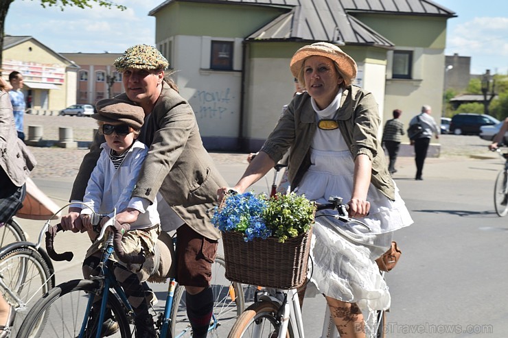 Liepājā sveic pavasari ar krāsainu tvīda braucienu 174335