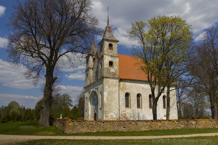 Lēnu Svētās Trīsvienības Romas katoļu baznīca ir valsts nozīmes arhitektūras piemineklis 174901