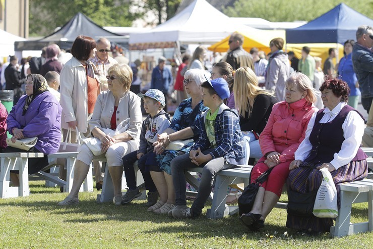 Pirmajā Reņģēdāju festivālā augsti godina reņģes, reņģu zvejniekus un reņģēdājus 175224