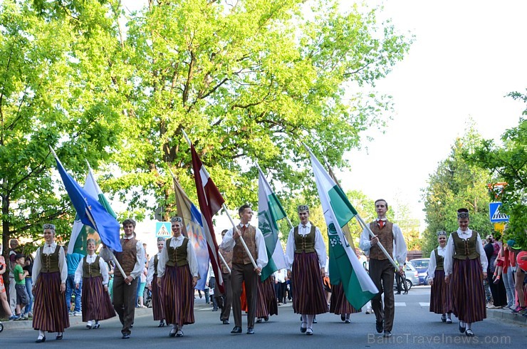 Siguldas pilsētas svētkos ikviens varēja piedalīties notikumos, kas jau izveidojušies par tradīciju, piemēram, svētku gājienā, kā arī guva pārsteigumu 175760