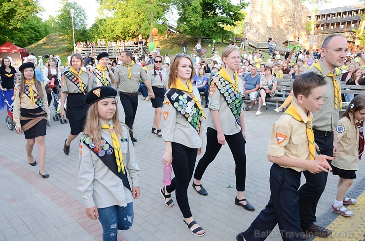 Siguldas pilsētas svētkos ikviens varēja piedalīties notikumos, kas jau izveidojušies par tradīciju, piemēram, svētku gājienā, kā arī guva pārsteigumu 175777