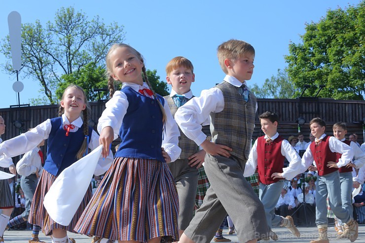 Siguldas pilsētas svētkos ikviens varēja piedalīties notikumos, kas jau izveidojušies par tradīciju, piemēram, svētku gājienā, kā arī guva pārsteigumu 175787