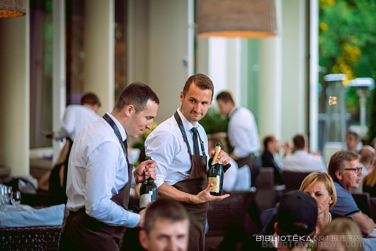 «Bibliotēka No1» Restorāns svin jauno šampanieša karti ar šefpavāra Māra Jansona «Even More Champagne» gatavotajām vakariņām 176448