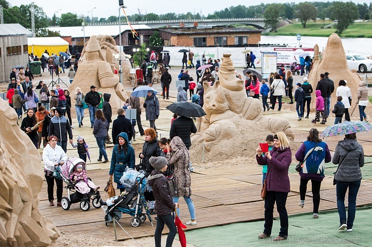 Festivālā šogad bija apskatāmas 20 skulptūras un tika izveidota arī festivāla vēsturē lielākā skulptūra, kas bija vairāk nekā 6 metrus augsta un 20 me 176652