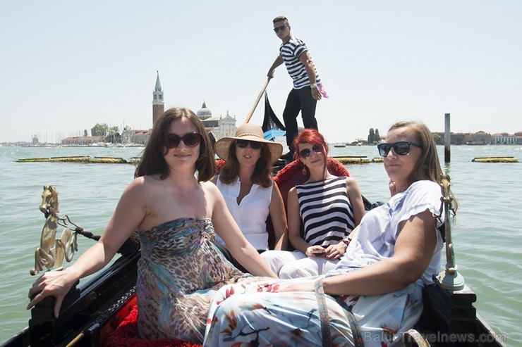 Travelnews.lv redakcija sadarbībā ar tūroperatoru Novatours dodas ekskursijā uz Venēciju, kuras laikā izbrauc ar tradicionālo gondolu 176670