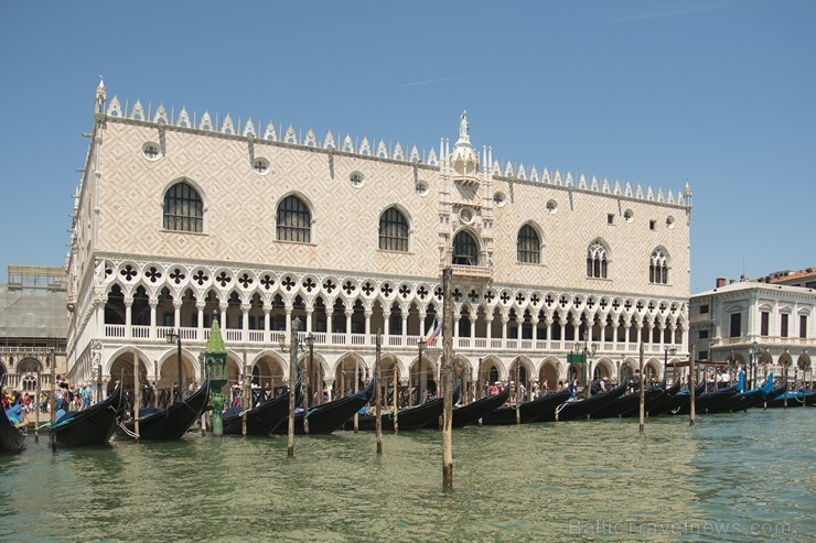Travelnews.lv redakcija sadarbībā ar tūroperatoru Novatours dodas ekskursijā uz Venēciju, kuras laikā izbrauc ar tradicionālo gondolu 176672