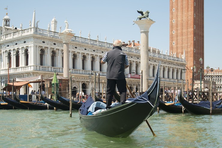 Travelnews.lv redakcija sadarbībā ar tūroperatoru Novatours dodas ekskursijā uz Venēciju, kuras laikā izbrauc ar tradicionālo gondolu 176674