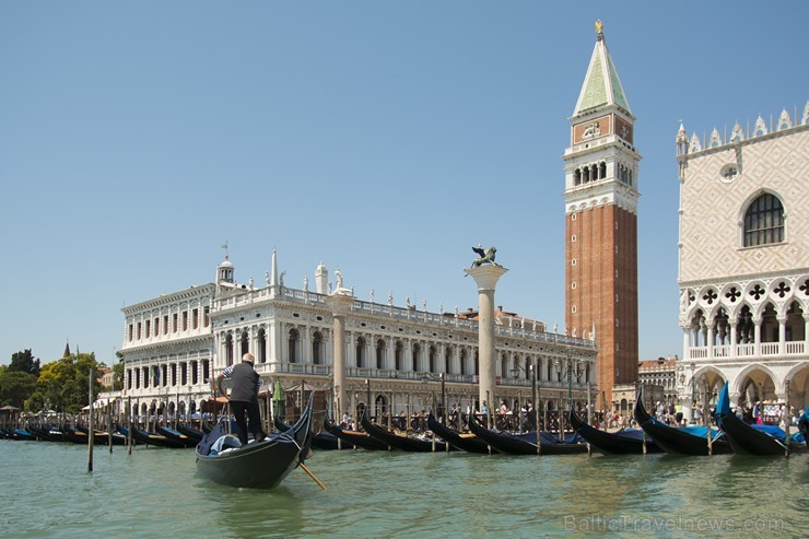 Travelnews.lv redakcija sadarbībā ar tūroperatoru Novatours dodas ekskursijā uz Venēciju, kuras laikā izbrauc ar tradicionālo gondolu 176675