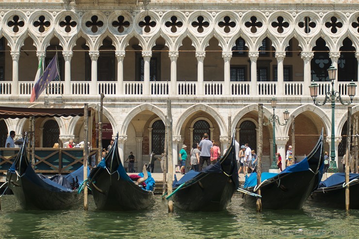 Travelnews.lv redakcija sadarbībā ar tūroperatoru Novatours dodas ekskursijā uz Venēciju, kuras laikā izbrauc ar tradicionālo gondolu 176676