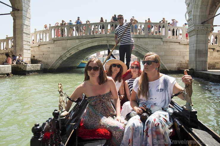 Travelnews.lv redakcija sadarbībā ar tūroperatoru Novatours dodas ekskursijā uz Venēciju, kuras laikā izbrauc ar tradicionālo gondolu 176678