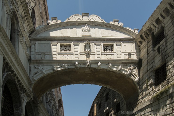 Travelnews.lv redakcija sadarbībā ar tūroperatoru Novatours dodas ekskursijā uz Venēciju, kuras laikā izbrauc ar tradicionālo gondolu 176679