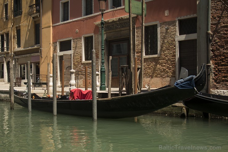 Travelnews.lv redakcija sadarbībā ar tūroperatoru Novatours dodas ekskursijā uz Venēciju, kuras laikā izbrauc ar tradicionālo gondolu 176680