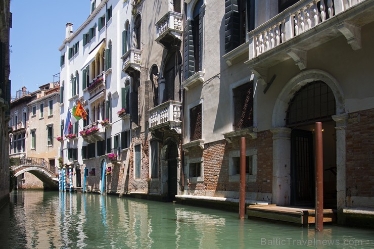 Travelnews.lv redakcija sadarbībā ar tūroperatoru Novatours dodas ekskursijā uz Venēciju, kuras laikā izbrauc ar tradicionālo gondolu 176681