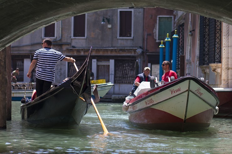 Travelnews.lv redakcija sadarbībā ar tūroperatoru Novatours dodas ekskursijā uz Venēciju, kuras laikā izbrauc ar tradicionālo gondolu 176691