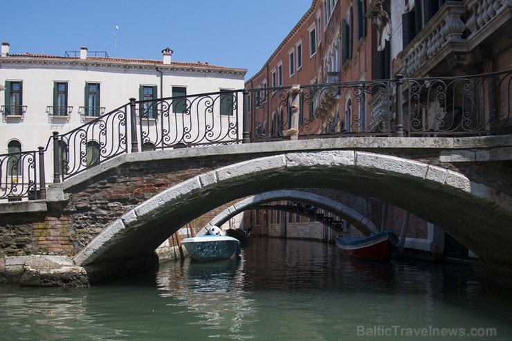 Travelnews.lv redakcija sadarbībā ar tūroperatoru Novatours dodas ekskursijā uz Venēciju, kuras laikā izbrauc ar tradicionālo gondolu 176700