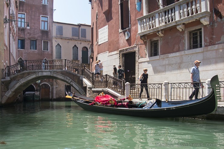 Travelnews.lv redakcija sadarbībā ar tūroperatoru Novatours dodas ekskursijā uz Venēciju, kuras laikā izbrauc ar tradicionālo gondolu 176702
