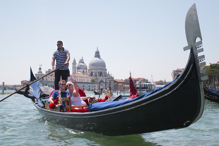 Vairākus gadsimtus gondolas bija galvenais transporta līdzeklis Venēcijā, arī mūsdienās tās tiek izmantotas Venēcijas kanālos, tomēr tagad ar gondolām 176706