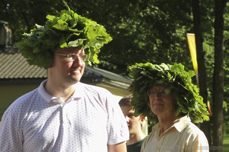 Ar dziesmām un dejām Dzegužkalnā ieskandina Jāņus 177263