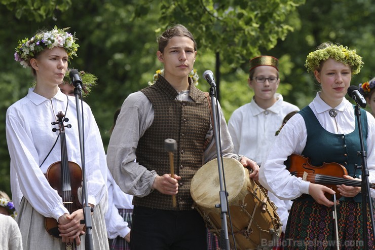 Jāņus ieskandina Grīziņkalna parkā 177453