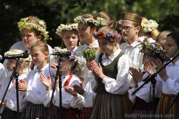 Jāņus ieskandina Grīziņkalna parkā 177459