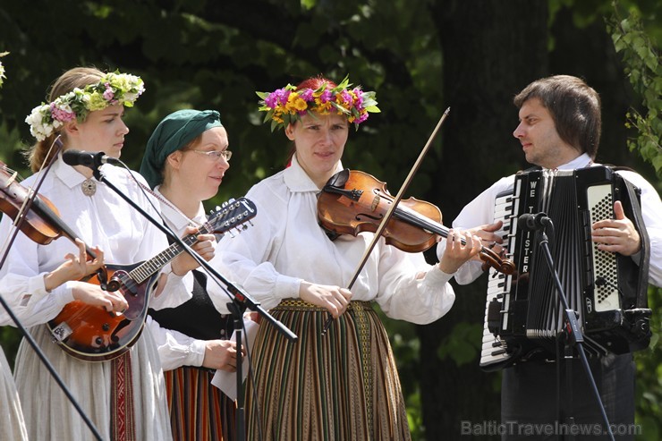 Jāņus ieskandina Grīziņkalna parkā 177477