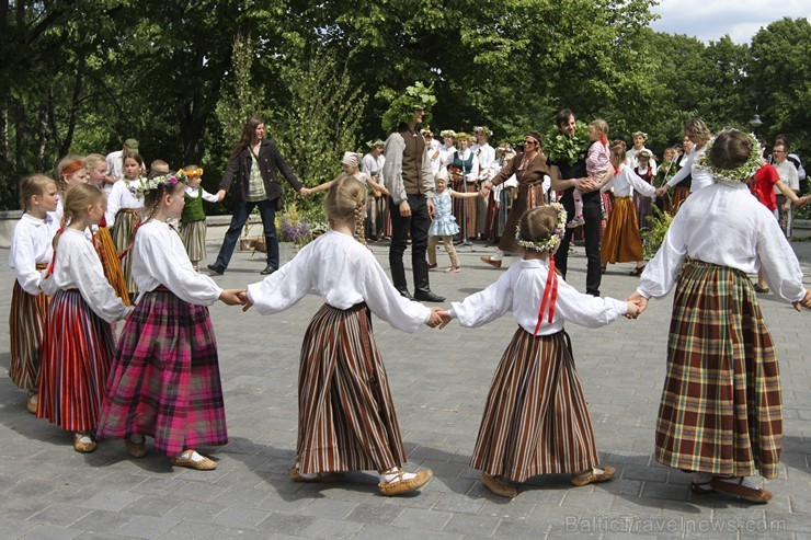 Jāņus ieskandina Grīziņkalna parkā 177486