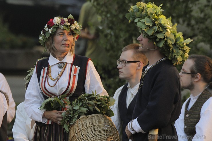 Travelnews.lv vēro kā Dzegužkalnā līgo un svin Jāņus 177647