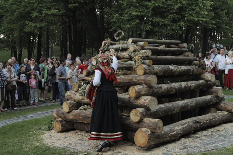 Travelnews.lv vēro kā Dzegužkalnā līgo un svin Jāņus 177663