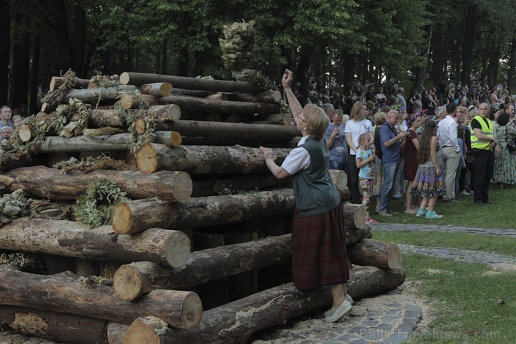 Travelnews.lv vēro kā Dzegužkalnā līgo un svin Jāņus 177664