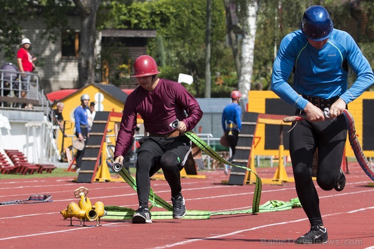 Valmierā, J. Daliņa stadionā, norisinās Latvijas čempionāts ugunsdzēsības sportā 177888