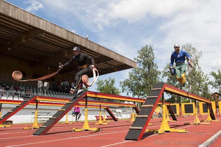 Valmierā, J. Daliņa stadionā, norisinās Latvijas čempionāts ugunsdzēsības sportā 177906