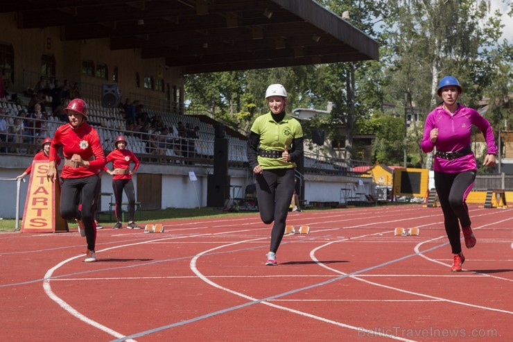 Valmierā, J. Daliņa stadionā, norisinās Latvijas čempionāts ugunsdzēsības sportā 177925