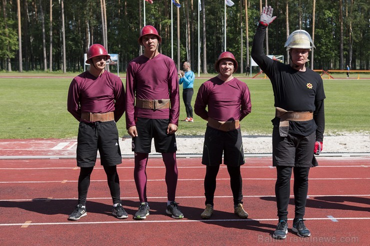 Valmierā, J. Daliņa stadionā, norisinās Latvijas čempionāts ugunsdzēsības sportā 177930