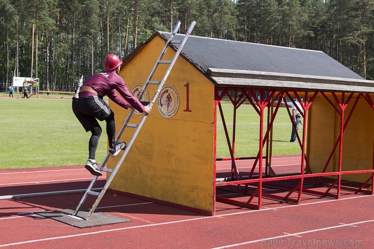 Valmierā, J. Daliņa stadionā, norisinās Latvijas čempionāts ugunsdzēsības sportā 177932