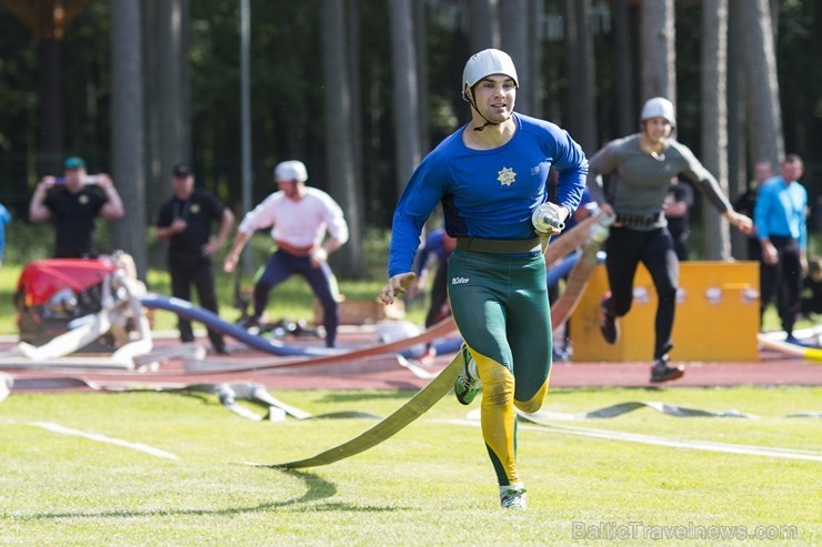 Valmierā, J. Daliņa stadionā, norisinās Latvijas čempionāts ugunsdzēsības sportā 177945