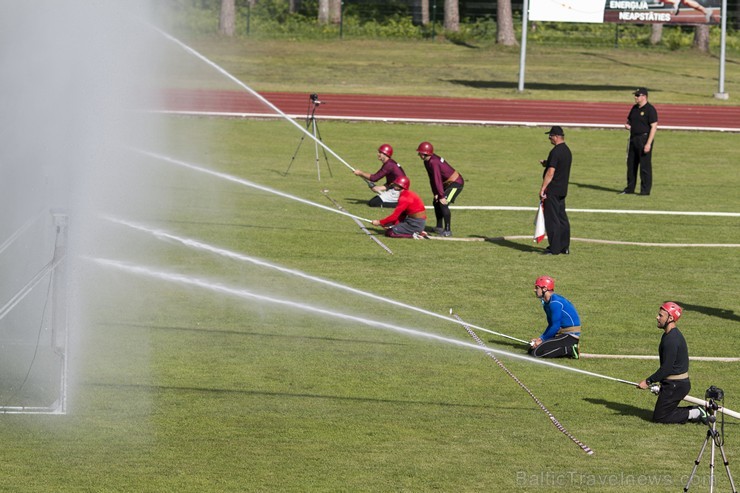 Valmierā, J. Daliņa stadionā, norisinās Latvijas čempionāts ugunsdzēsības sportā 177946