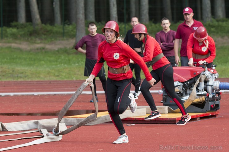 Valmierā, J. Daliņa stadionā, norisinās Latvijas čempionāts ugunsdzēsības sportā 177958