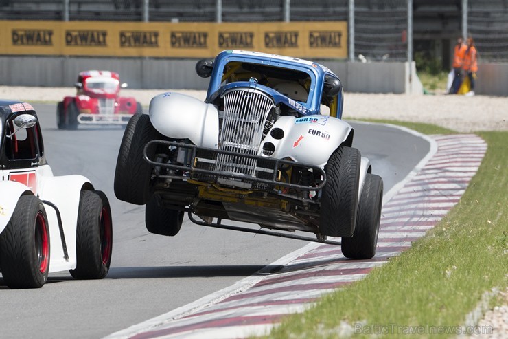 Paralēli Baltijas autošosejas čempionātam tiek aizvadītas arī Legends automašīnu sacīkstes NEZ Legends čempionāta ietvaros 178926