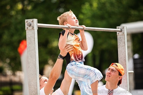 Rīgas centra Esplanādes parkā norisinājās sestais un noslēdzošais sporta un izklaides sērijas 