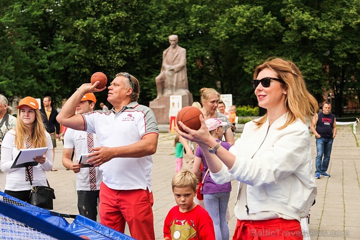 Rīgas centra Esplanādes parkā norisinājās sestais un noslēdzošais sporta un izklaides sērijas 