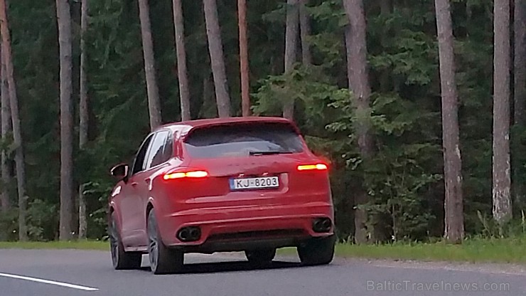 Travelnews.lv redakcija apceļo burvīgo Latgali ar jauno Porsche Cayenne GTS 179197