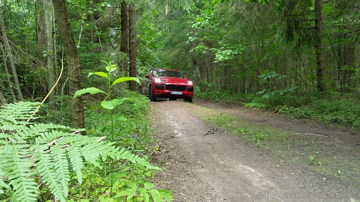 Travelnews.lv redakcija apceļo burvīgo Latgali ar jauno Porsche Cayenne GTS 179199