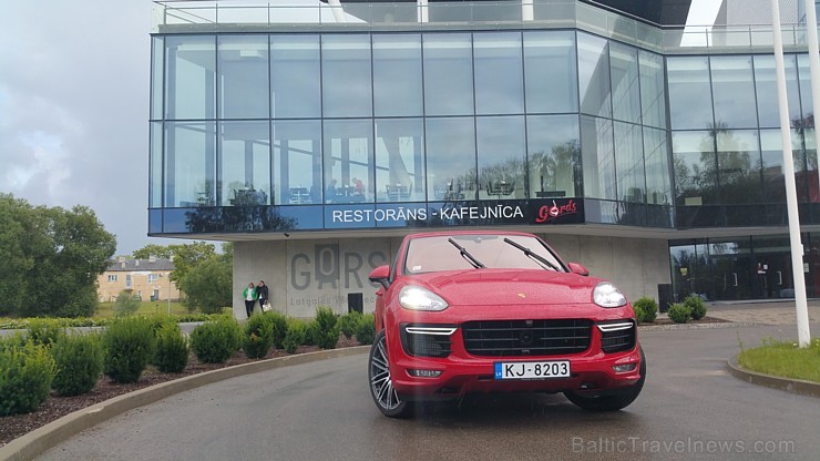 Travelnews.lv redakcija ar Porsche Cayenne GTS izbrauc Latgalē 1000 km maršrutu 179433