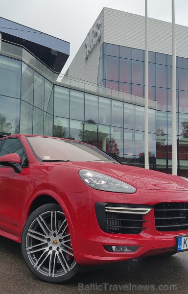 Travelnews.lv redakcija ar Porsche Cayenne GTS izbrauc Latgalē 1000 km maršrutu 179435