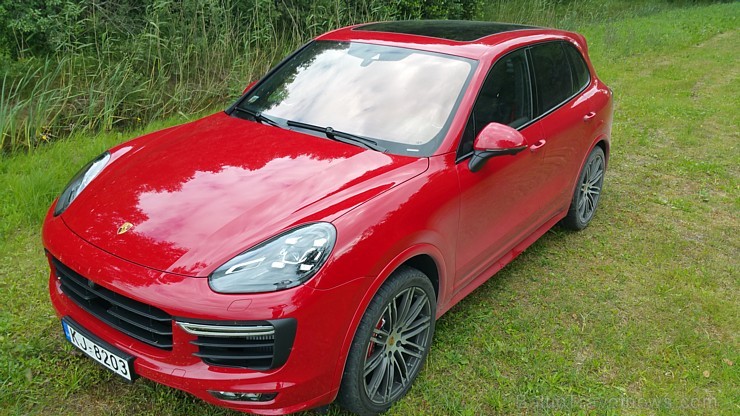 Travelnews.lv redakcija ar Porsche Cayenne GTS izbrauc Latgalē 1000 km maršrutu 179452